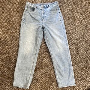 American Eagle mom straight jean